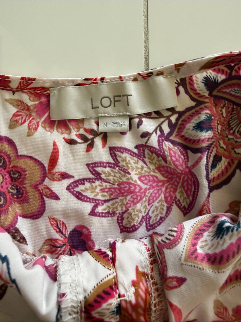 Loft Floral Smocked Peasant Blouse in Red and Pink Sz M - Picture 4 of 6